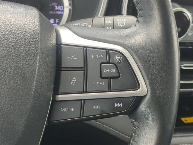 Used 2023 Toyota Highlander XSE FWD image 32
