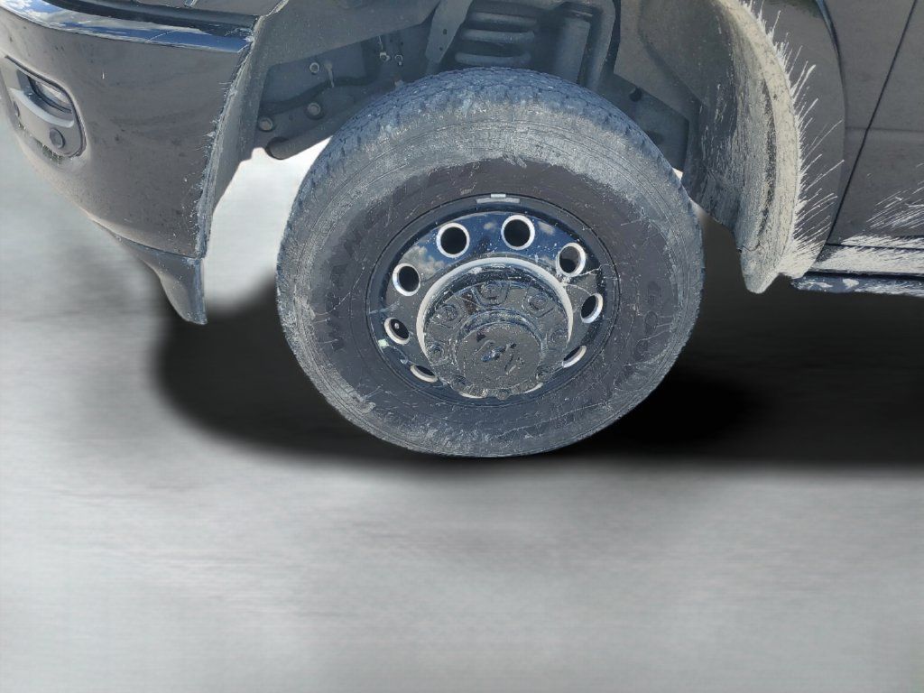 Used 2025 RAM 3500 Limited AWD/4WD image 10