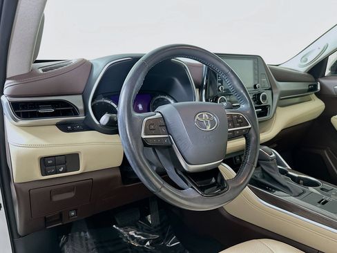 Used 2020 Toyota Highlander Limited image 9
