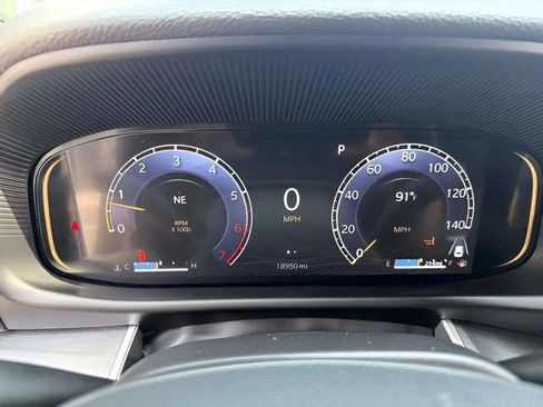 Used 2025 Jeep Wagoneer Series III w/ Premium Group I AWD/4WD image 9