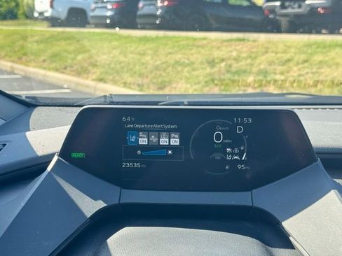 Used 2025 Toyota Prius XLE FWD image 21