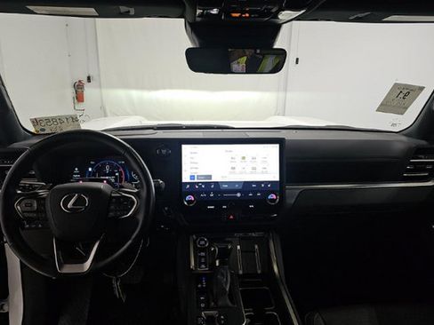 Used 2024 Lexus GX 550 AWD/4WD image 5