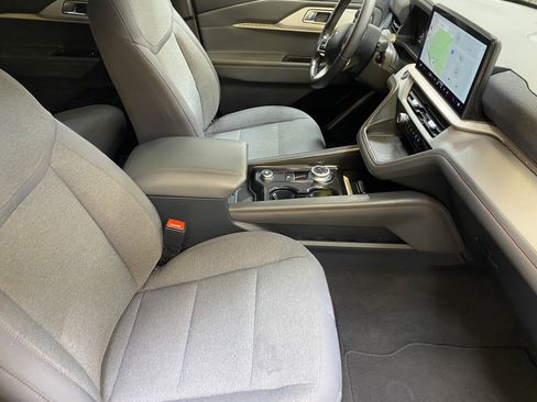 Used 2025 Ford Explorer Active image 25