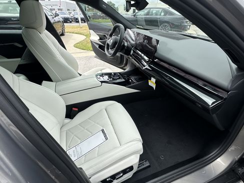 Used 2026 BMW i5 eDrive40 AWD/4WD image 29