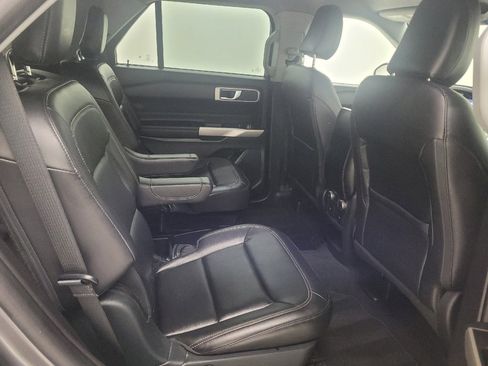 Used 2021 Ford Explorer XLT w/ Equipment Group 202A AWD/4WD image 19