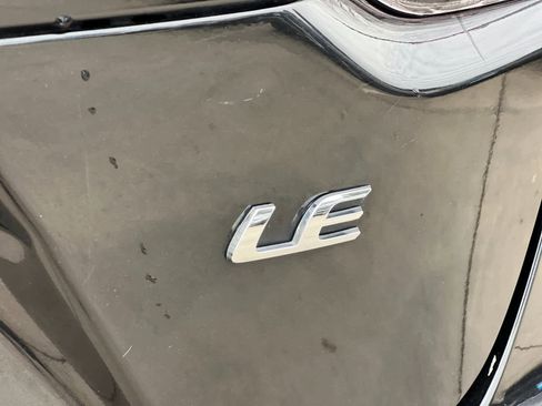 Used 2022 Toyota Corolla LE image 25