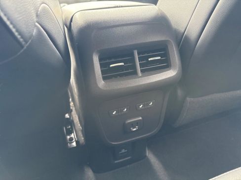 Used 2020 Chevrolet Equinox Premier image 12