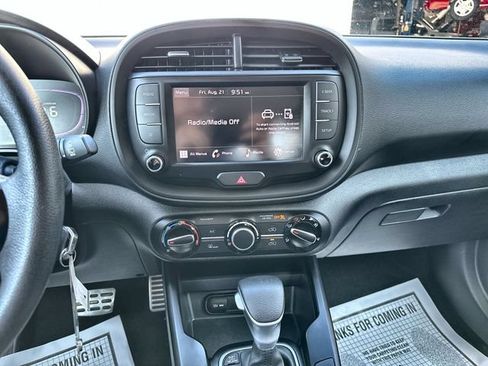 Used 2023 Kia Soul LX w/ LX Technology Package FWD image 14