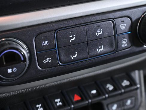 Used 2022 Chevrolet Colorado ZR2 image 19