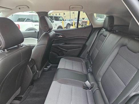 Used 2025 Chevrolet Trax LT w/ LT Convenience Package FWD image 27