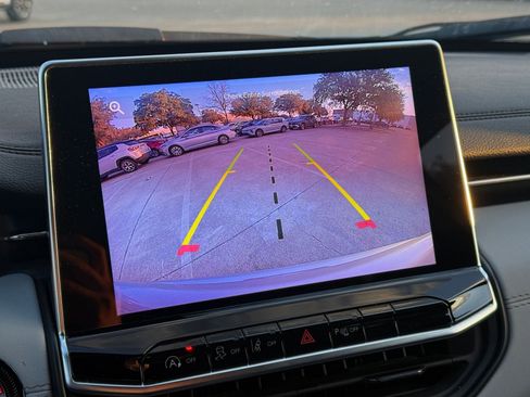 Used 2025 Jeep Compass Limited image 24