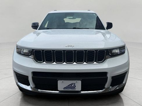 Used 2025 Jeep Grand Cherokee Laredo w/ Luxury Tech Group I AWD/4WD image 4