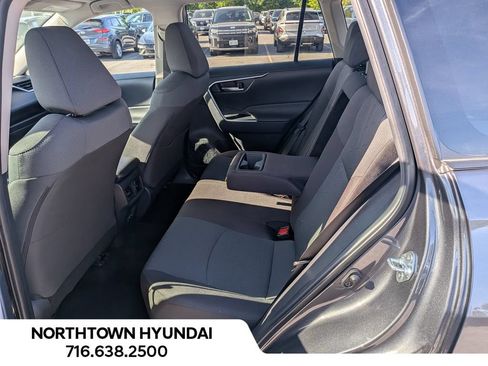 Used 2025 Toyota RAV4 XLE AWD/4WD image 13