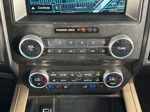 Used 2018 Ford Expedition Limited RWD image 18