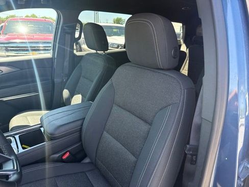 Certified 2025 Chevrolet Traverse LT FWD image 9