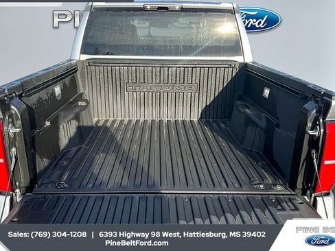 Used 2025 Toyota Tacoma TRD Sport image 12