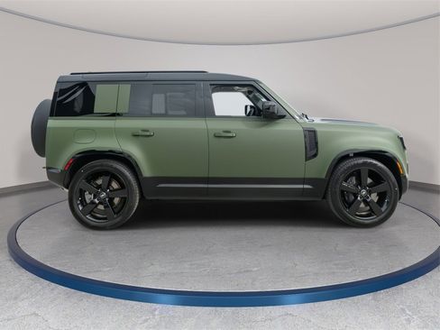 New 2025 Land Rover Defender 110 X-Dynamic SE image 6