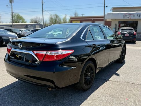 Used 2017 Toyota Camry LE image 3