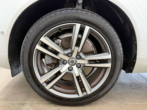Used 2019 Volvo XC60 T6 Momentum w/ Premium Package AWD/4WD image 11