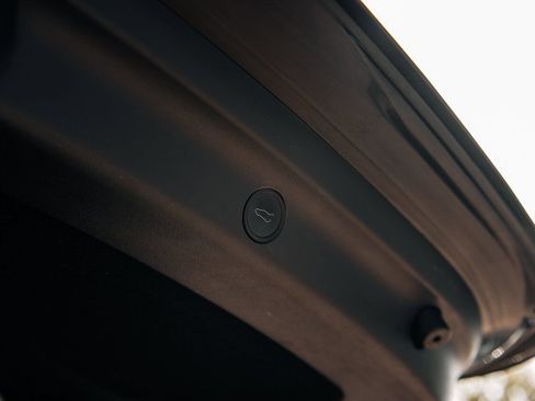 Used 2021 Tesla Model Y Long Range AWD/4WD image 34