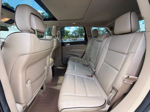 Used 2014 Jeep Grand Cherokee Overland w/ Advanced Technology Group AWD/4WD image 8