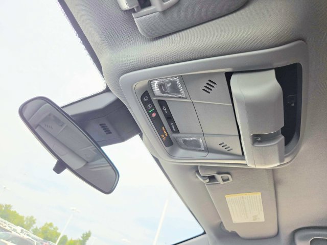 Used 2023 Chevrolet Equinox LT FWD image 28