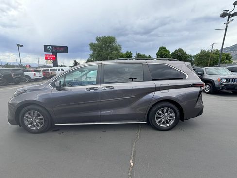 Used 2023 Toyota Sienna XLE AWD/4WD image 7
