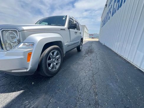 Used 2012 Jeep Liberty Sport AWD/4WD image 6
