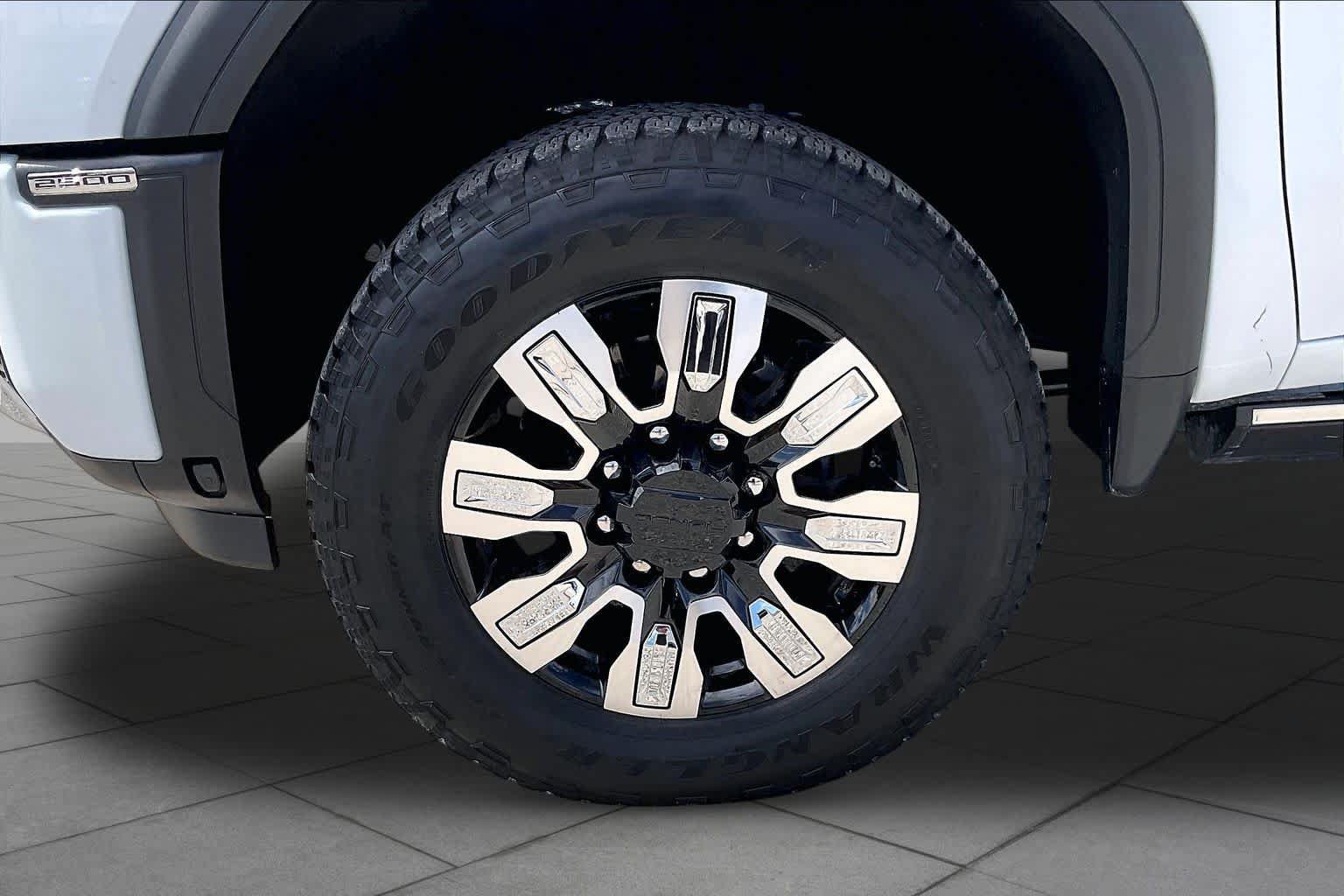 Used 2026 GMC Sierra 2500 Denali w/ Denali Reserve Package AWD/4WD image 11
