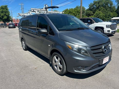 Used 2017 Mercedes-Benz Metris image 1