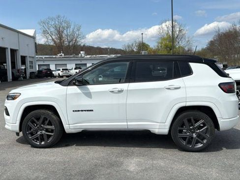 Used 2025 Jeep Compass Limited w/ High Altitude Package image 4