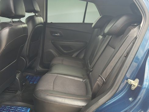 Used 2020 Chevrolet Trax LT w/ LT Convenience Package AWD/4WD image 14