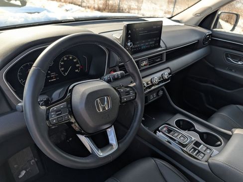 Used 2025 Honda Pilot Touring image 29