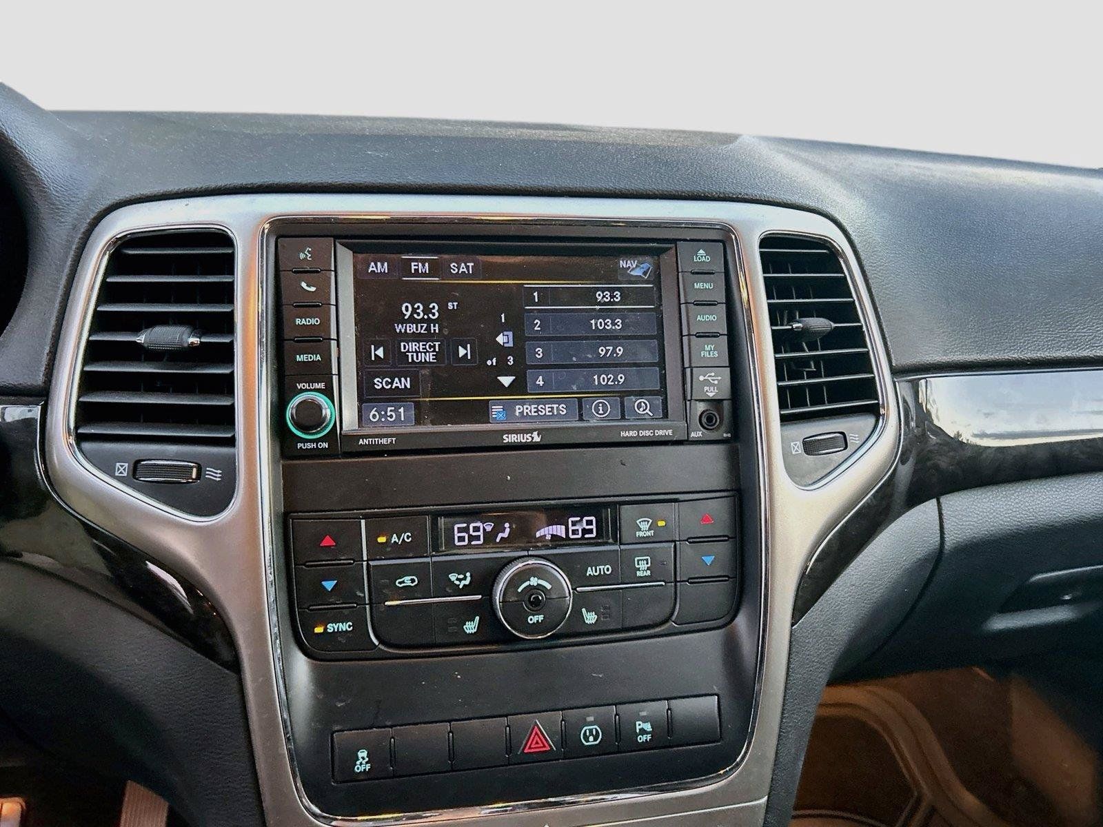 Used 2013 Jeep Grand Cherokee Laredo AWD/4WD image 27