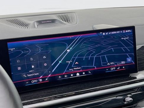 Used 2025 BMW X7 M60i image 14