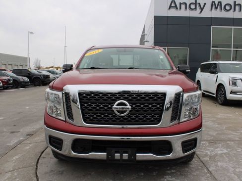 Used 2017 Nissan Titan SV image 2