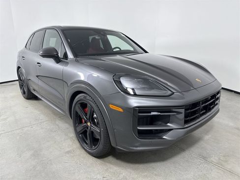New 2026 Porsche Cayenne GTS image 9