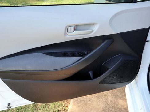 Used 2022 Toyota Corolla LE FWD image 25