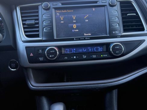 Used 2019 Toyota Highlander SE image 31