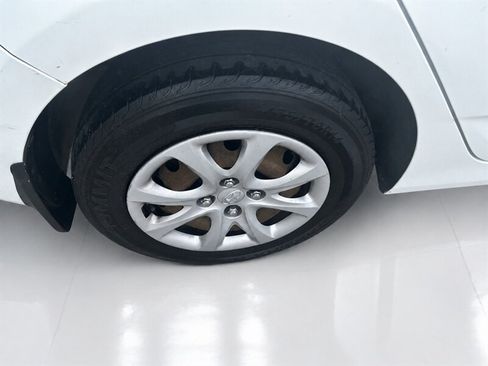 Used 2012 Hyundai Accent GS FWD image 29