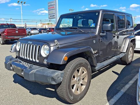 Used 2016 Jeep Wrangler Unlimited Sahara w/ Connectivity Group AWD/4WD image 2