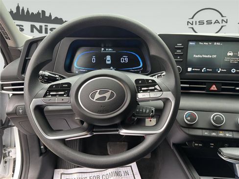 Used 2025 Hyundai Elantra SE FWD image 15