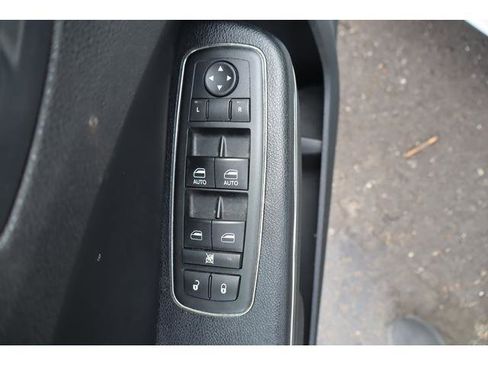 Used 2012 Dodge Charger SE image 10