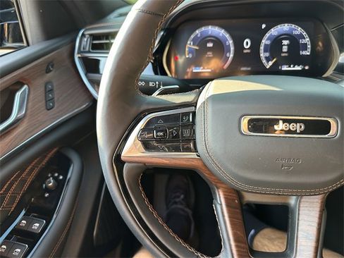 Used 2025 Jeep Grand Cherokee Summit w/ Adv Protech Group IV image 39