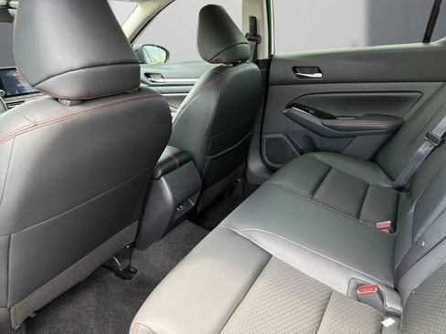 Used 2024 Nissan Altima 2.5 SR FWD image 14