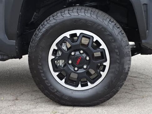 Used 2025 Toyota Tacoma TRD Off-Road w/ TRD Off Road Upgrade Package AWD/4WD image 8