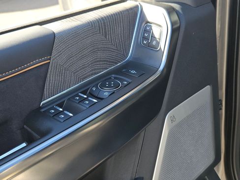 Used 2024 Ford F250 Platinum image 12