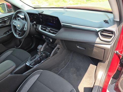Used 2025 Chevrolet TrailBlazer LT AWD/4WD image 18