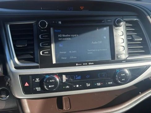 Used 2016 Toyota Highlander XLE image 25