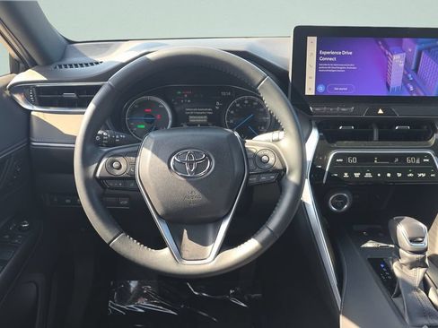 Used 2023 Toyota Venza XLE AWD/4WD image 11